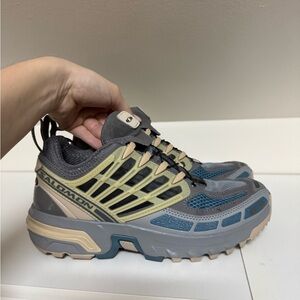 Salomon ACS Pro in pewter, monument, and Aegean blue colorway.